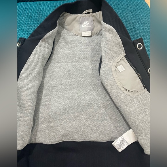 Nike Vest - Picture 3 of 4